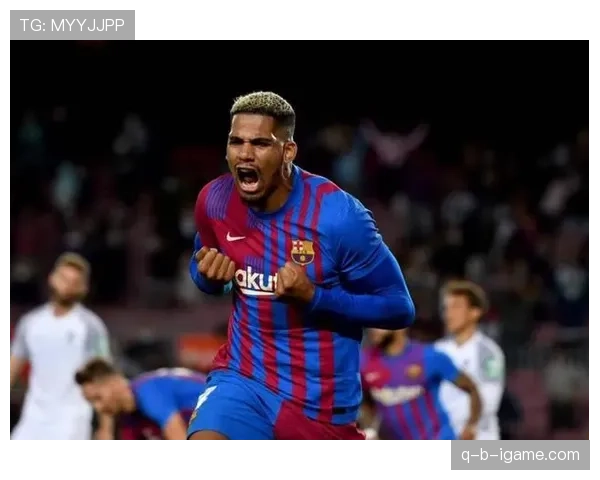 罗纳德·阿劳霍近期防守表现稳健,状态持续提升 罗纳德·阿劳霍近期防守表现稳健,状态持续提升