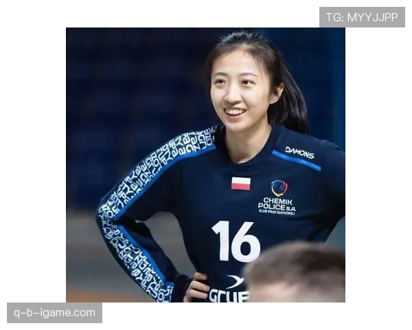 丁霞今天一出场，连队友都忍不住瞄这豪宅钥匙链了！