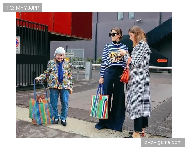 刷到莱万多夫斯基超市购物照，推车里全是名牌袋，我这菜市场包包瞬间失业