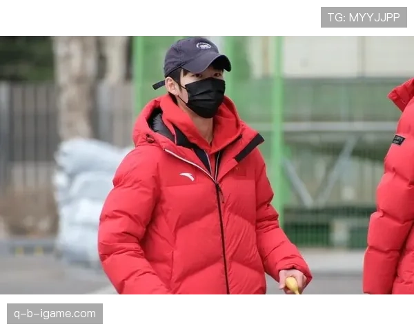 林孝埈训练完直接拎着爱马仕去吃路边摊？